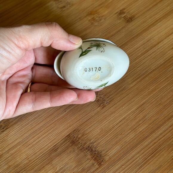 Hand painted egg‎ shape trinket dish floral white flower - Picture 4 of 5
